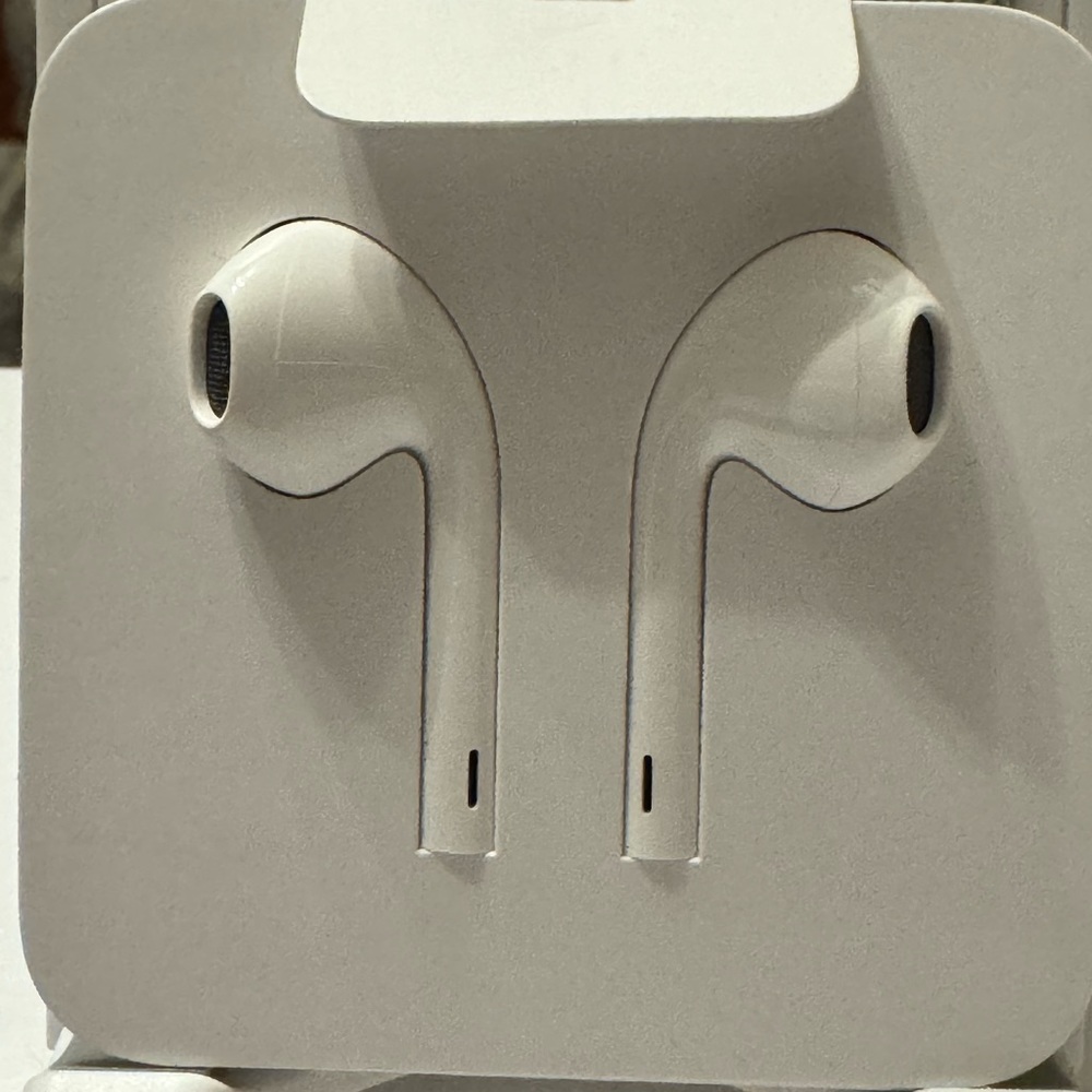 Apple Wired EarPods with Lightning Connector
